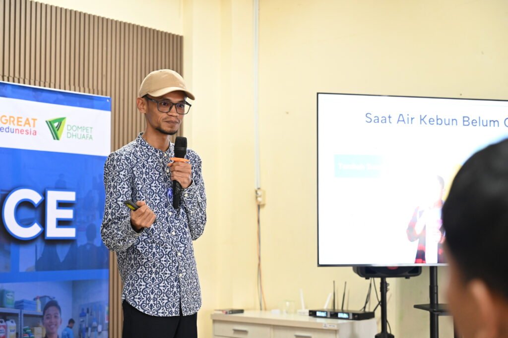 Kegiatan softskill literasi keuangan oleh Setiawan Chogah dalam pelatihan cleaning service, Karawaci, 10 April 2026.