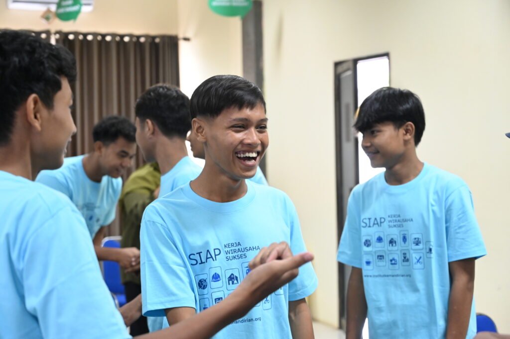 Peserta Pelatihan Servis Motor Gratis hasil kolaborasi Dompet Dhuafa melalui Institut Kemandirian dan Audy Dental, Karawaci, 22 April 2026.