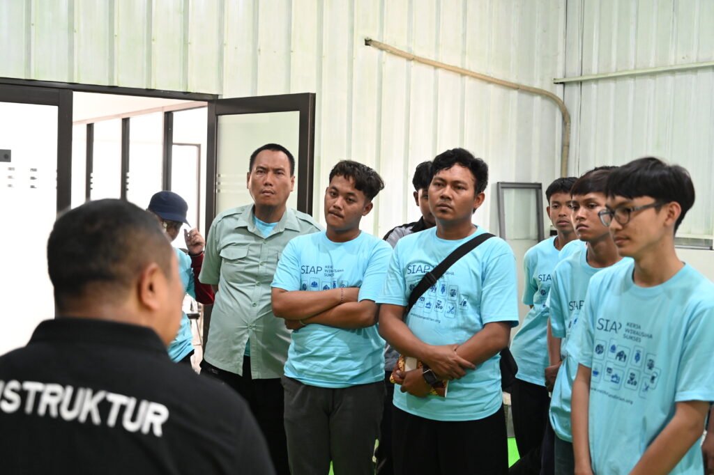 Agus Hikmat, Instruktur Pelatihan Servis Motor Gratis hasil kolaborasi Dompet Dhuafa melalui Institut Kemandirian dan Audy Dental, Karawaci, 22 April 2026.